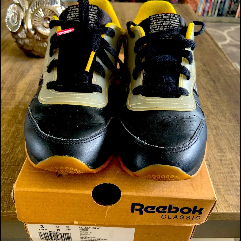 Reebok kids size 3